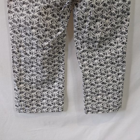Ann Taylor White and Black Floral Cotton Capris size 4 - Picture 10 of 12